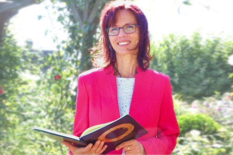 Ihre Hochzeitsrednerin Annette Dilger, Trauredner · Theologen Mainz, Kontaktbild Ihre Hochzeitsrednerin Annette Dilger, Trauredner · Theologen Mainz, Kontaktbild