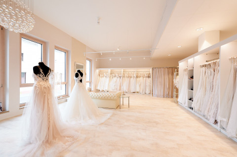 Wedding Lounge Brautmoden, Brautmode · Hochzeitsanzug Ingelheim, Kontaktbild