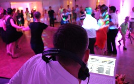 Party mit Hochzeits-DJ Bild 1