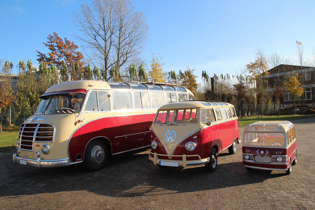 Drei verschiedene Oldtimerbusse zur Vermietung